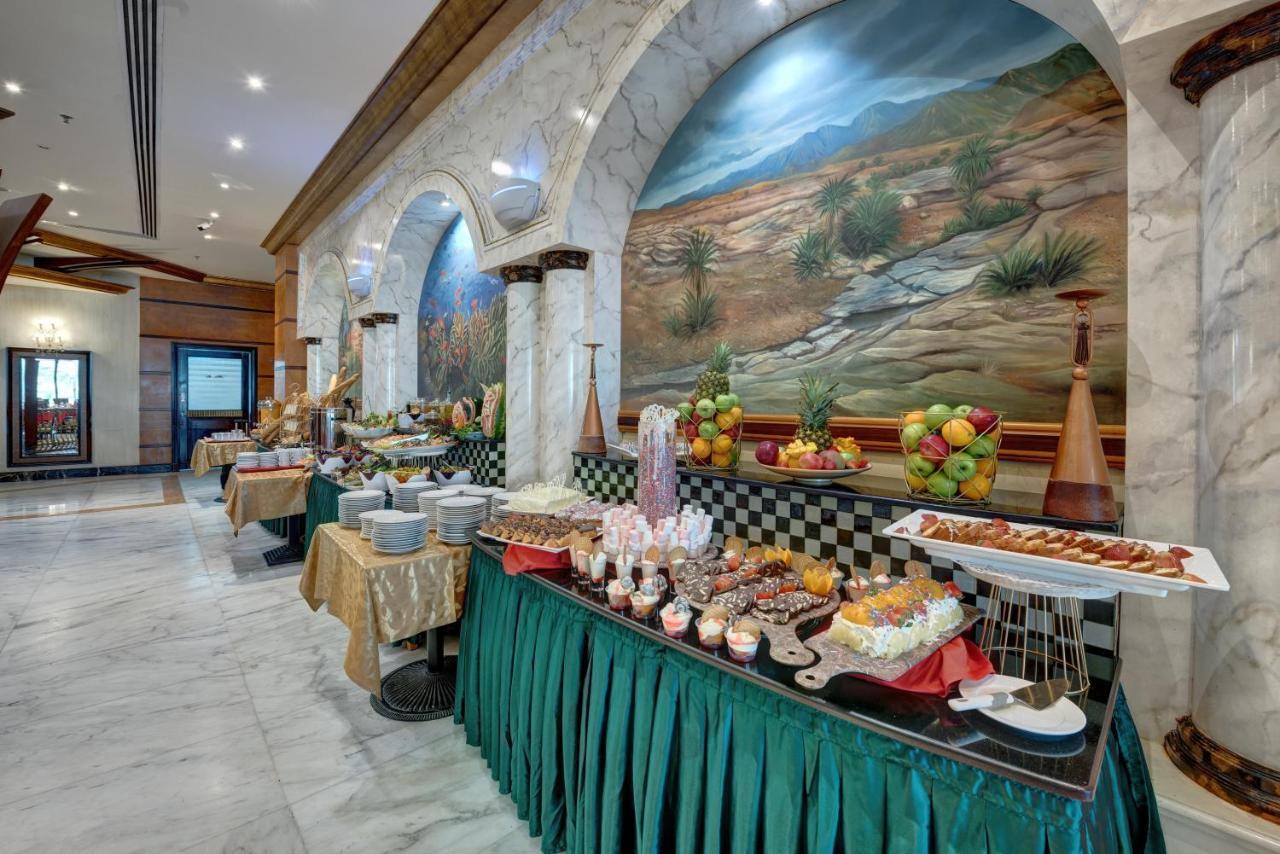 Sahara Beach Resort & Spa Şarja Dış mekan fotoğraf A buffet at a hotel