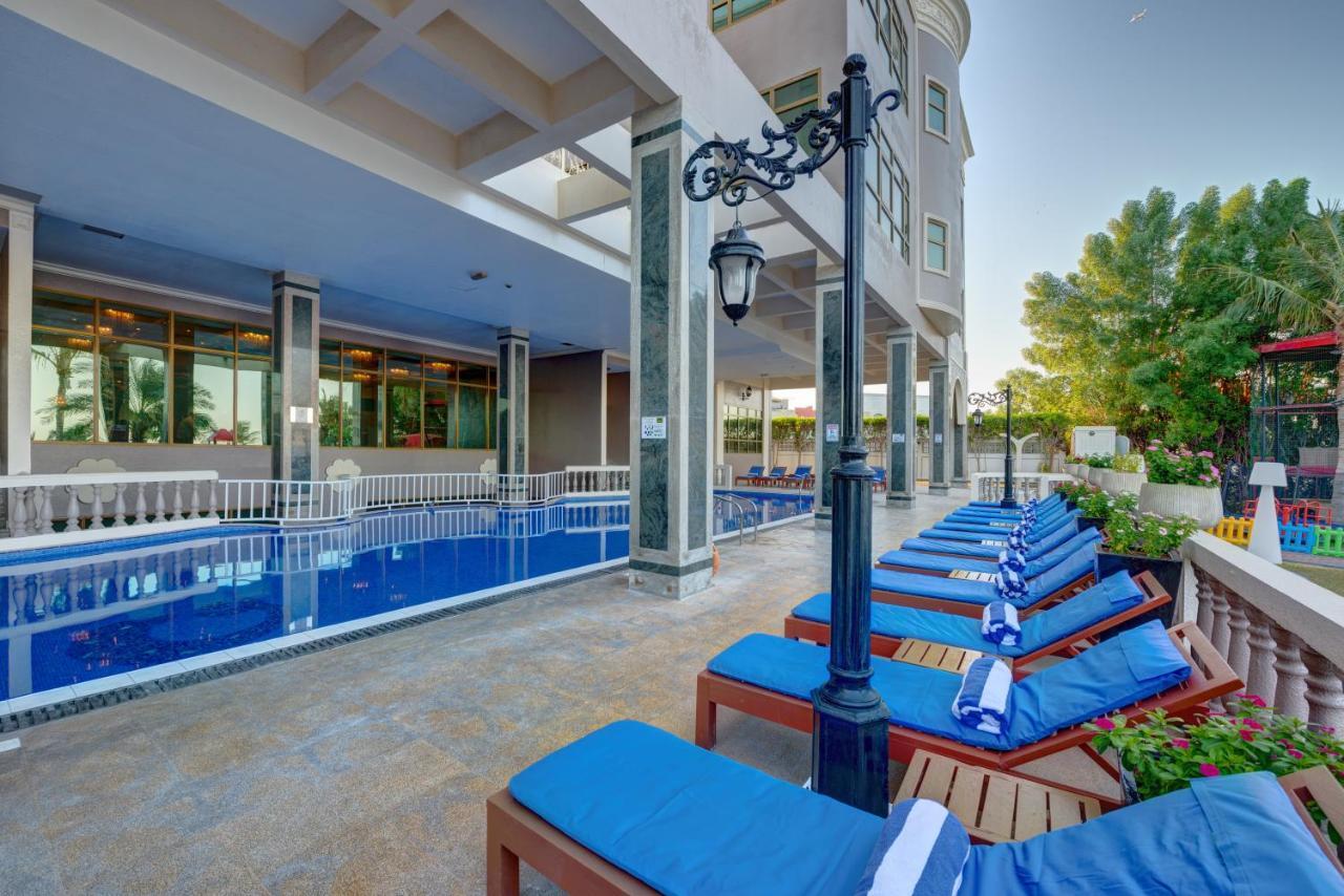 Sahara Beach Resort & Spa Şarja Dış mekan fotoğraf The pool at the hotel