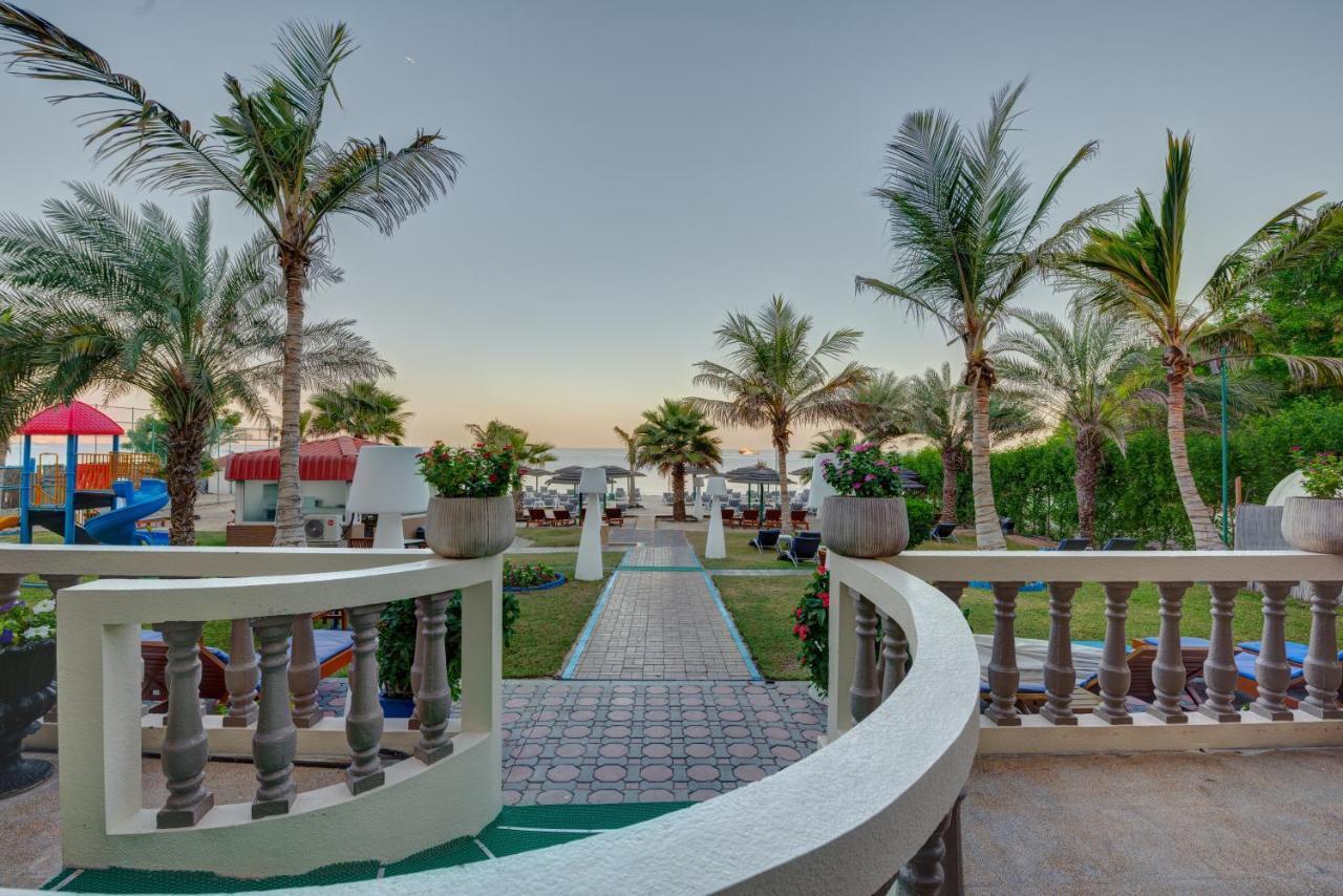 Sahara Beach Resort & Spa Şarja Dış mekan fotoğraf The beach at the resort